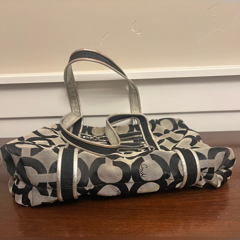 Coach Poppy Shoulder Bag - Picture 4 of 7
